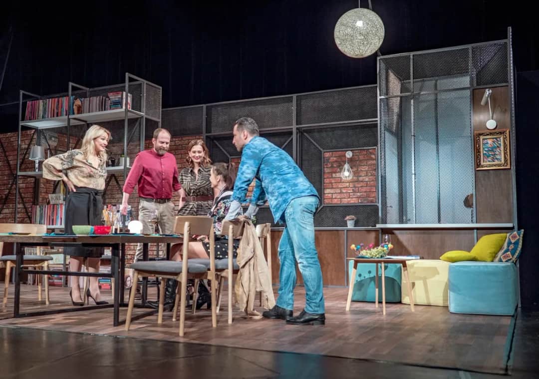 Dobrze się kłamie spektakl - odkryj skomplikowane relacje międzyludzkie