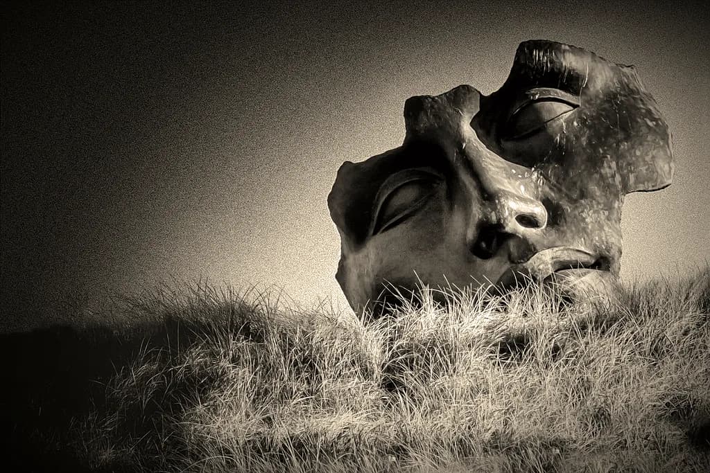 Mitoraj rzeźba: Tajemnice monumentalnych dzieł i ich wpływ na sztukę