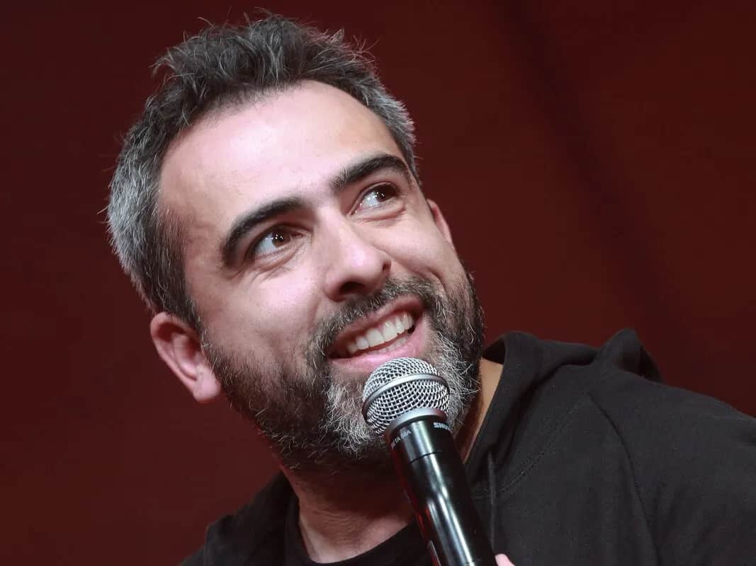 Polscy satyrycy kabaretowi: ich wpływ na kulturę i sztukę kabaretu