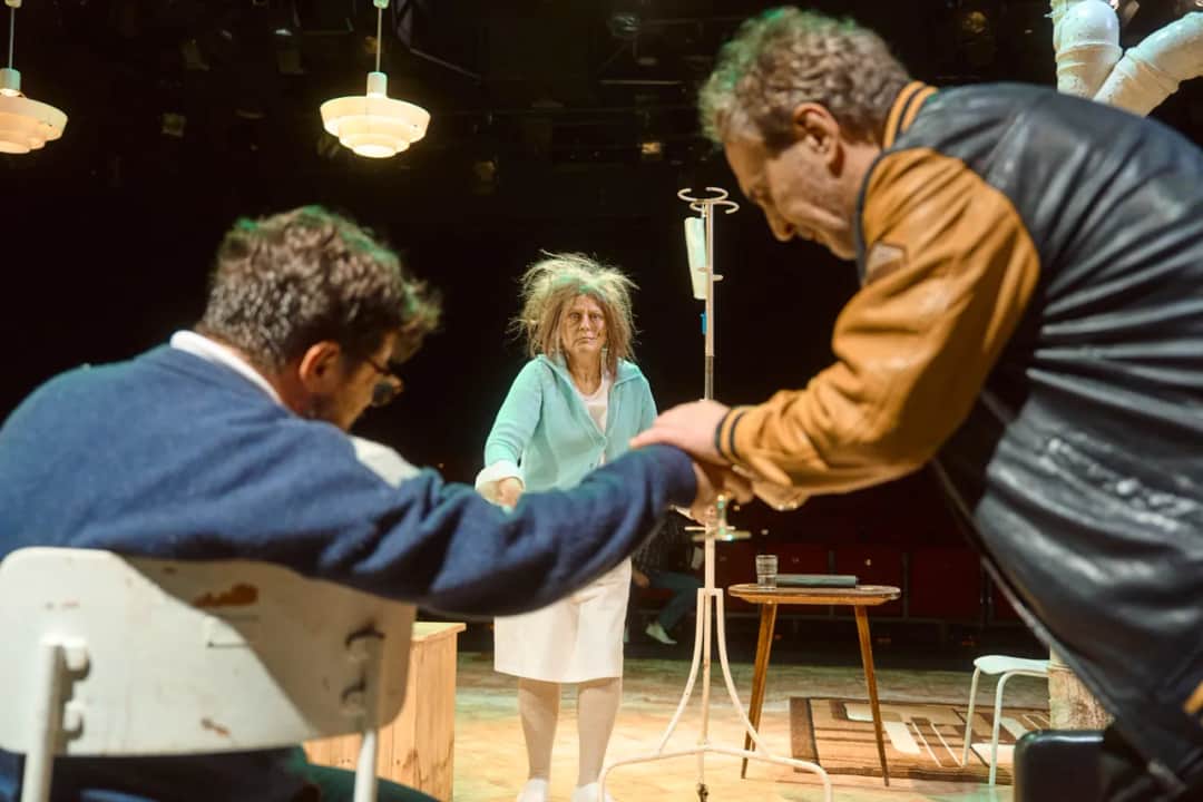 Spektakl pół na pół: czarny humor i dramat rodzinny w jednym