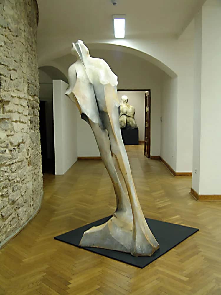 Rzeźba Adama Myjaka: Odkryj niezwykłe dzieła i ich znaczenie