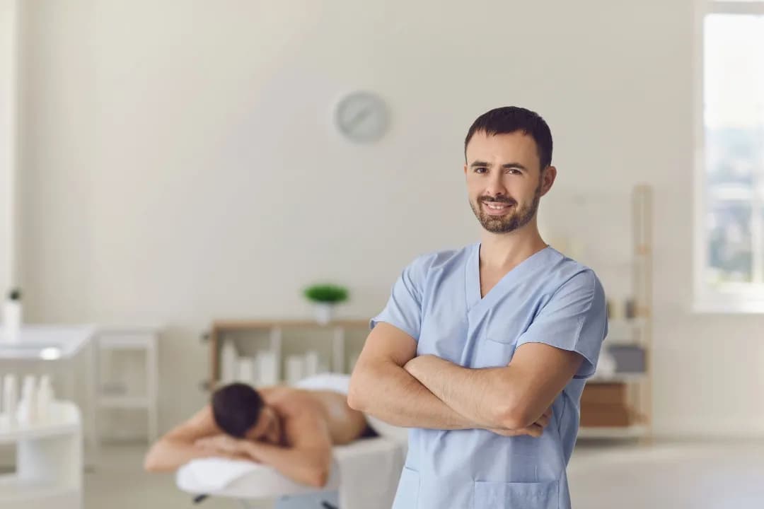 Ile zarabia masażysta? Fakty, które zaskoczą wielu przyszłych terapeutów