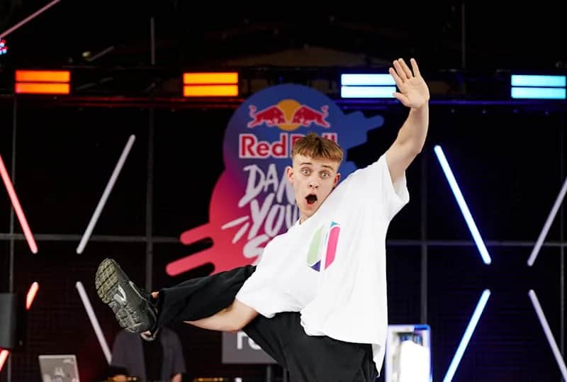 Kochać nie warto - odkryj taniec, który wyraża emocje tej piosenki