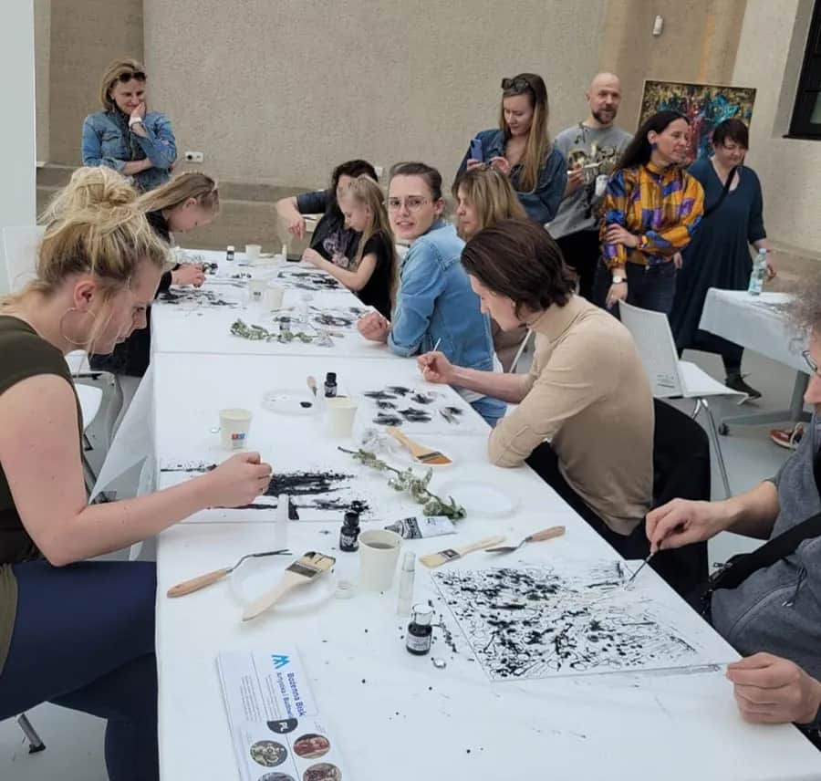 Malarstwo gestu: odkryj emocje i techniki akcji w sztuce