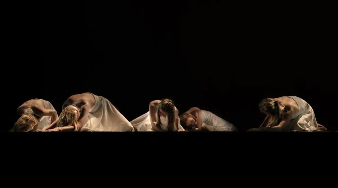 Vouchery do teatru Wrocław – idealny prezent na wyjątkowe chwile