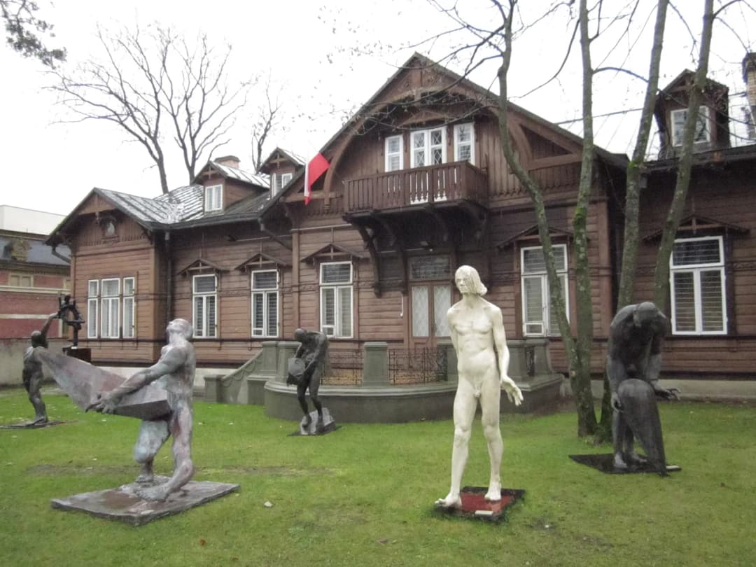 Muzeum rzeźby Alfonsa Karnego: Odkryj fascynujący świat sztuki